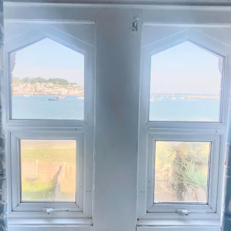 Cosy Coastguard Cottage Right Next To The Sea East Cowes Exterior foto