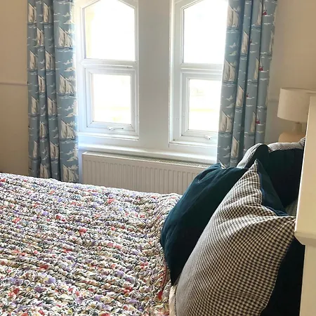 Cosy Coastguard Cottage Right Next To The Sea East Cowes Exterior foto