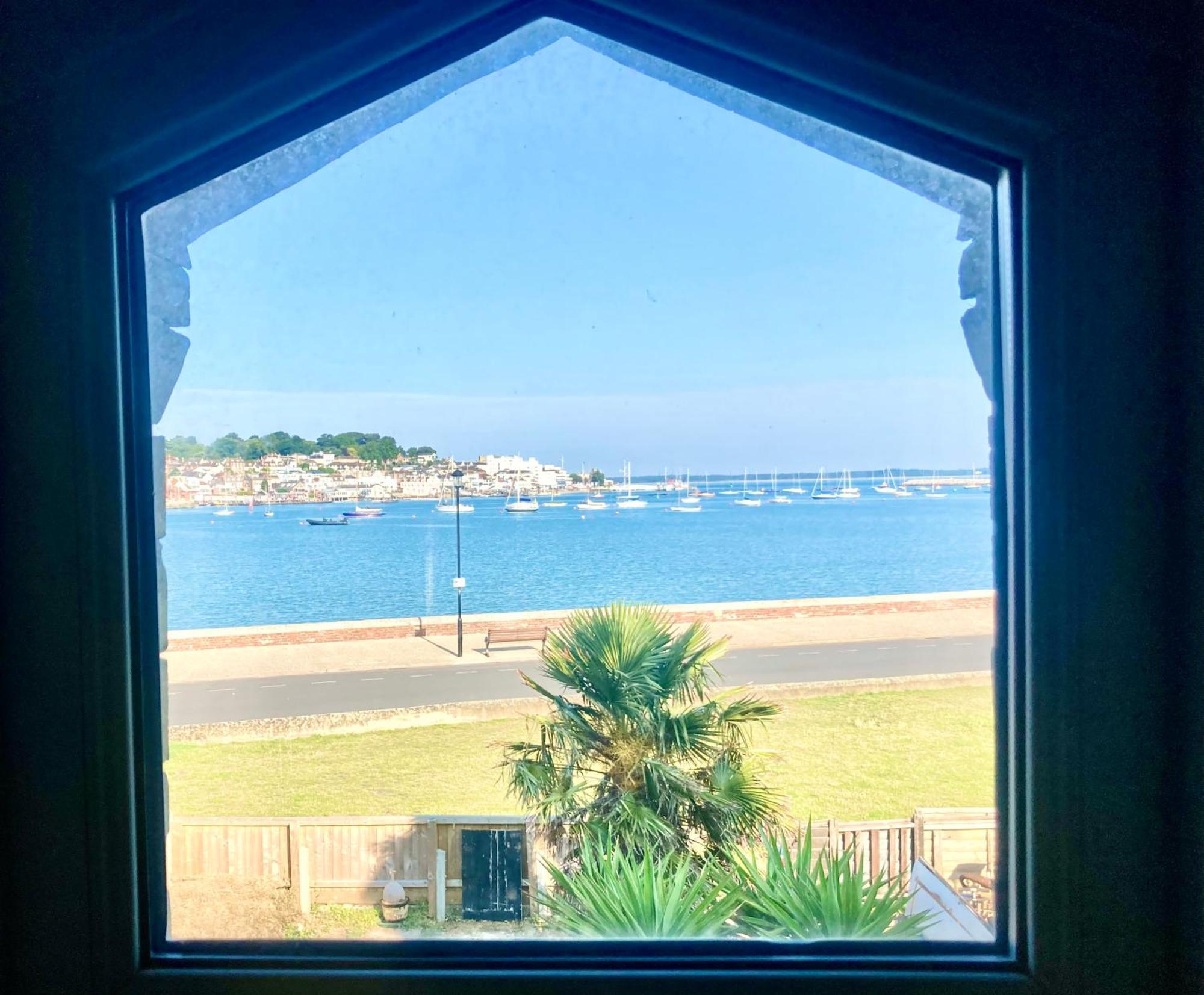 Cosy Coastguard Right Next To The Sea